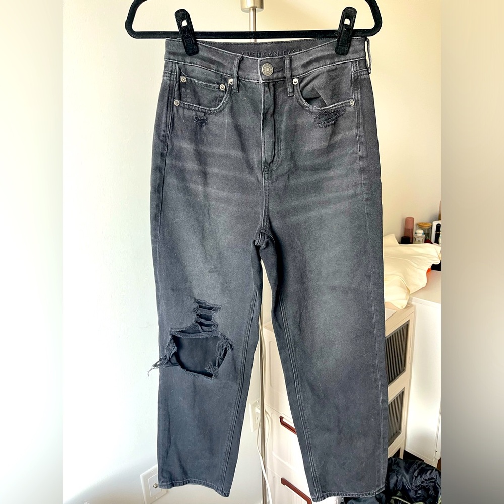 american eagle black distressed mom jeans size 6 short